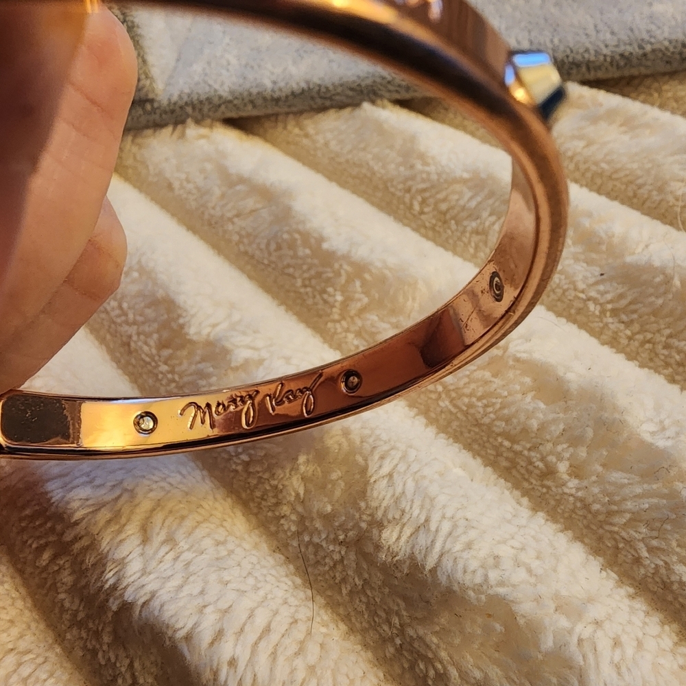 16 Cuff Bracelet Lot Vintage to Now Copper Costume Sarah Coventry Mary Kay Stack - Picture 16 of 16